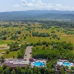 Astoria Hotel *